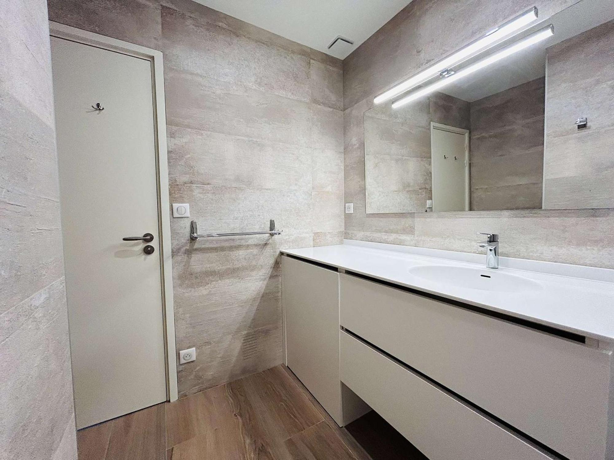 Refait A Neuf Avec Terrasse Et Parking, 1 Chambre, 2 Couchages, - Fr-1-245-165 Apartment